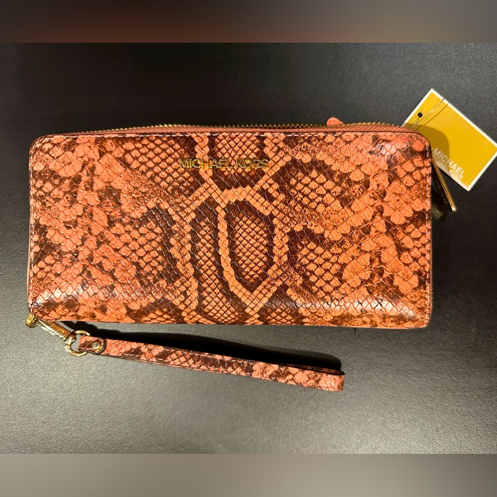 NWT Michael Michael Kors Jet Set Large TVL Continental Embossed Leather Wristlet